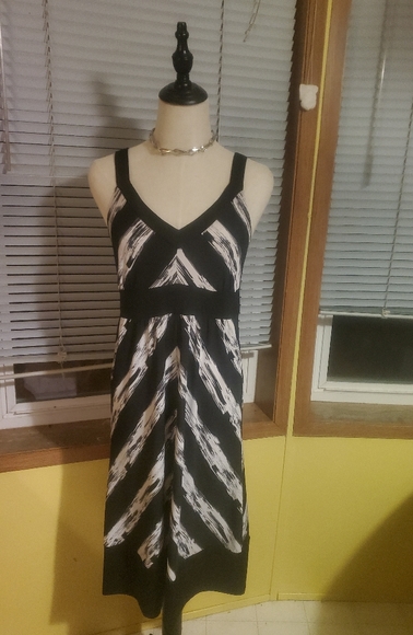 Black and white dress - Picture 1 of 3